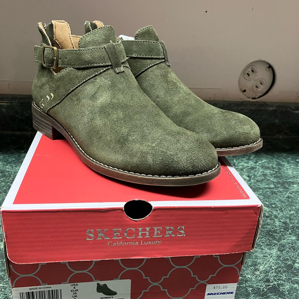 Sketchers olive green suede booties